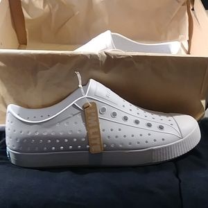 Native men shoes sz 9